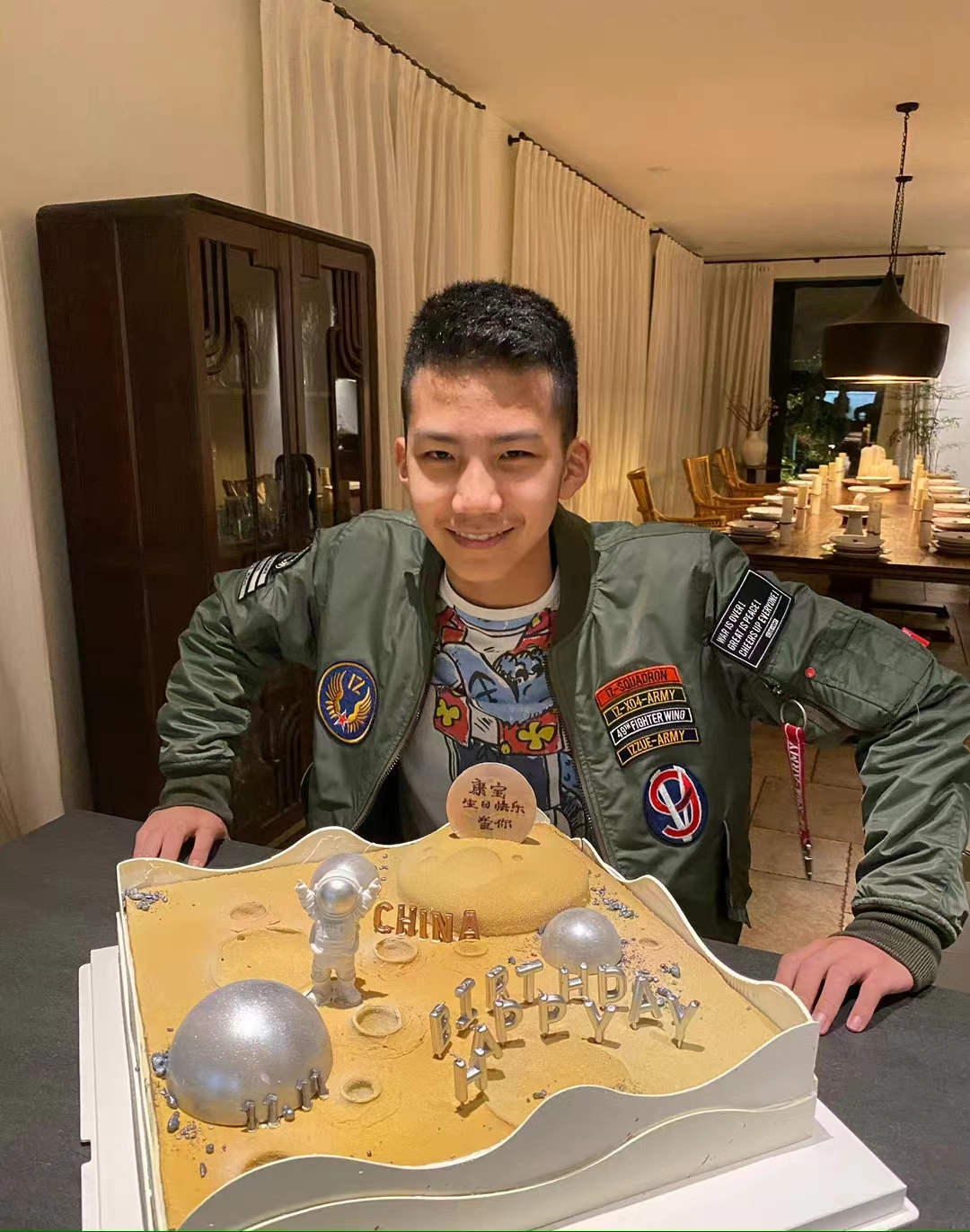 胡军儿子胡皓康在《爸爸去哪儿》中,凭借细心低调认