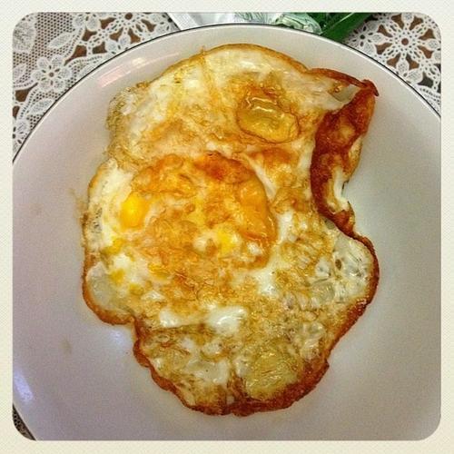 煎鸡蛋用什么油,鸡蛋油的熬制方法(煎荷包蛋除了要注重技巧以外)