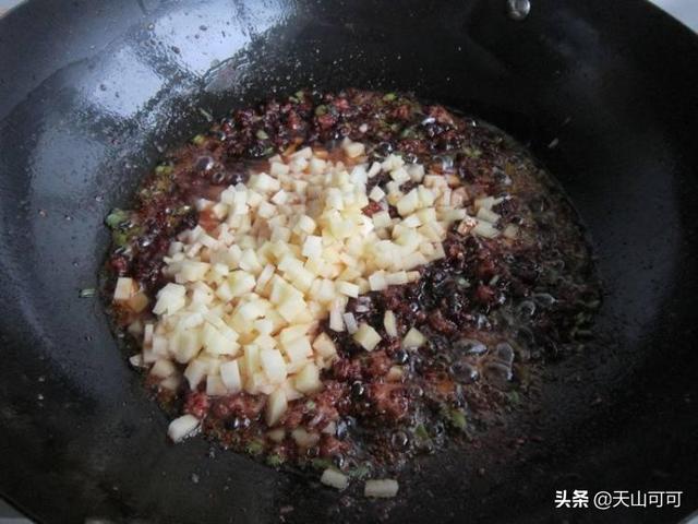 土豆酱的家常做法，土豆丝的家常做法步骤（最经济实惠的炸酱）