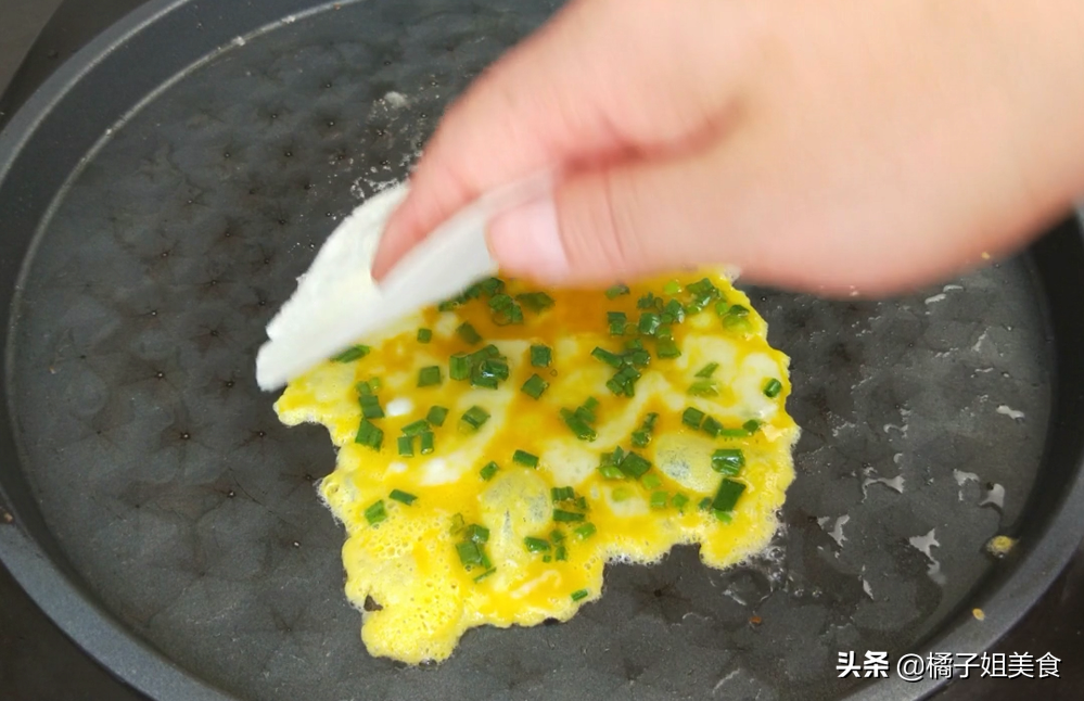 圖片[5]-餃子皮的兩種吃法 第一種吃法可以用來當小零食 第二種吃法可-起舞食譜網