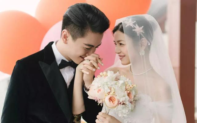 飞雪连天射白鹿笑书神侠倚碧鸳,飞雪连天射白鹿笑书神侠倚碧鸳是什么意思(金庸留给时代最好的礼物) 飞雪连天射白鹿笑书神侠倚碧鸳,飞雪连天射白鹿笑书神侠倚碧鸳是什么意思(金庸留给时代最好的礼物)