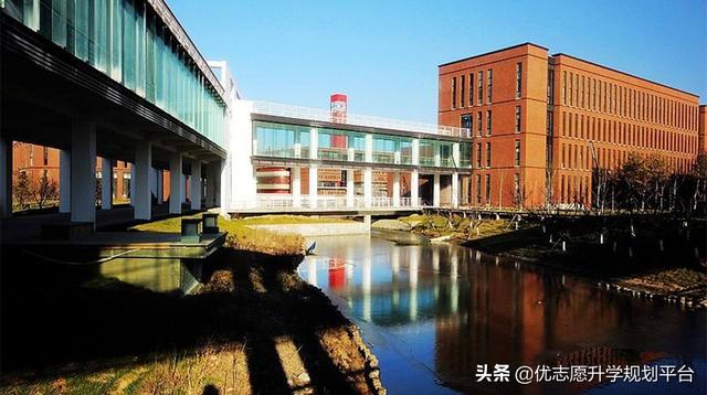 大连理工大学盘锦，大连理工大学盘锦校区简历（大学的分校、校区和本部有什么区别）