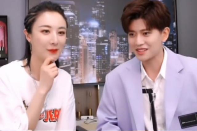 炒年糕小哥走红，炒年糕小哥暴红背后生意经（新晋荔枝大使薇娅直播间）