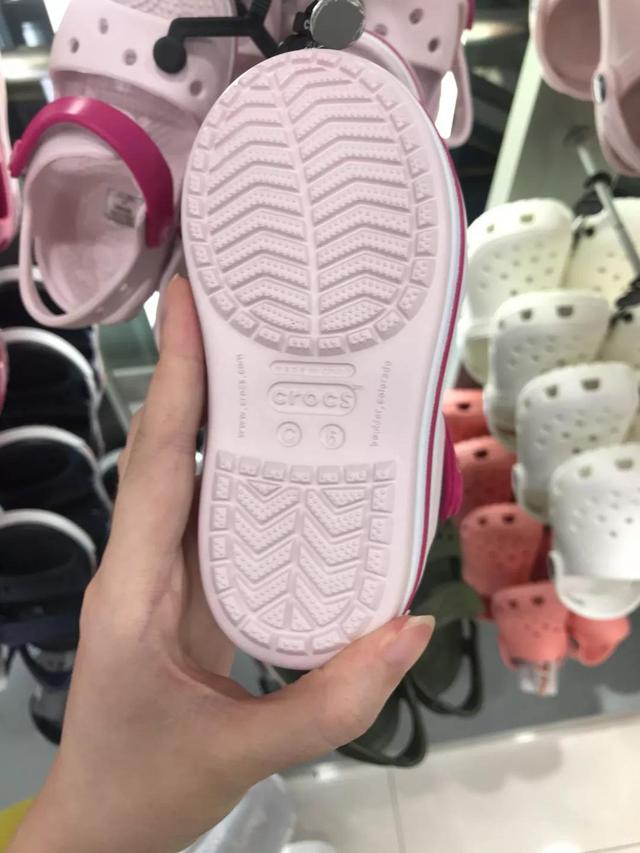 儿童凉鞋怎么选择比较好，儿童凉鞋到底要怎么选