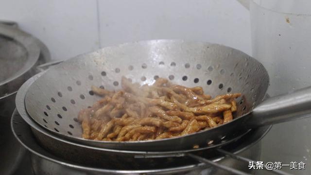 豆角怎么炒好吃又简单，如何炒豆角又好吃又好看（大厨告诉你诀窍都有啥）