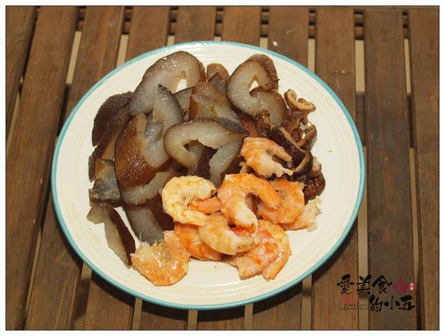 红烧海参正宗做法，红烧海参的家常做法（红烧海参：中秋节家宴露一手）