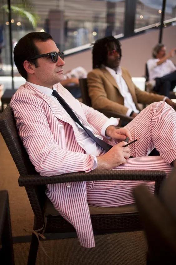 泡泡纱是什么面料，泡泡纱面料的优缺点（为什么说泡泡纱是夏日男士的穿搭首选面料）