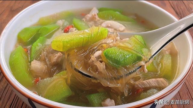 粉条汤怎么做家常做法，粉条烩菜的家常做法大全（老式冬瓜粉条汤）