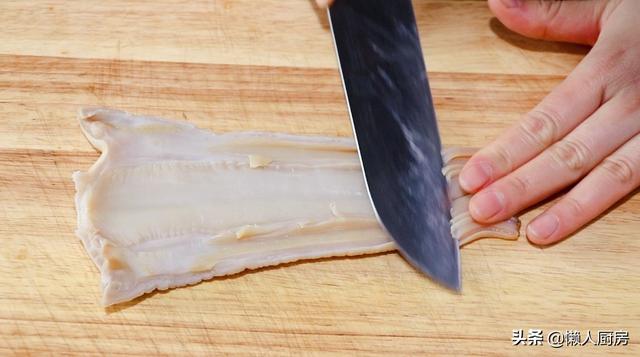 象拔蚌是什么，象拔蚌是什么梗?真正的象拔蚌好吃吗（配上春天的韭菜和豆芽）