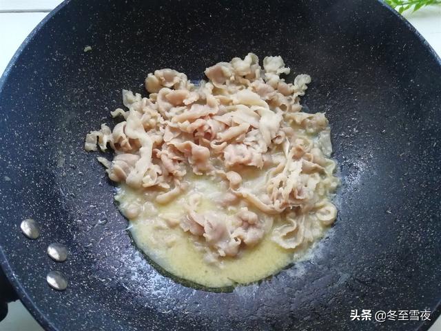 羊肉配什么菜好吃，这个季节吃羊肉配什么菜好吃（羊肉片别总是涮着吃）