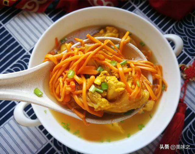 海鲜菇炒什么好吃，海鲜菇炒什么最好吃（美食推荐：海鲜菇炒鸡腿）