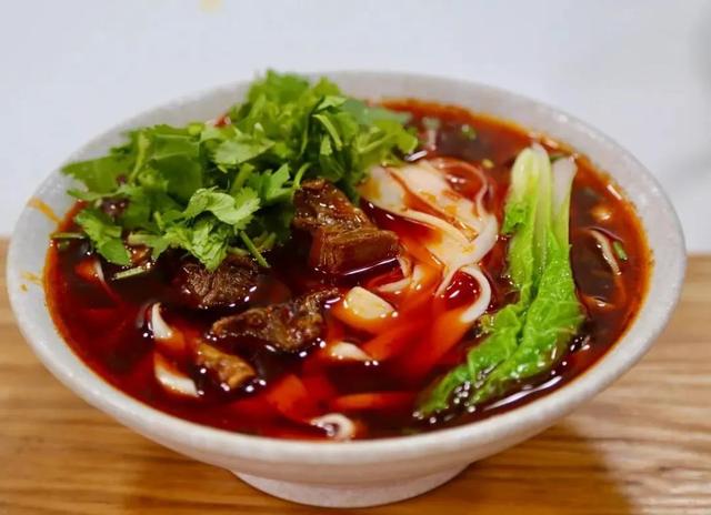 中国最美景观大道是从哪儿到哪儿，中国最美景观大道318国道从哪儿到哪儿（带你走进“中国人的景观大道”）