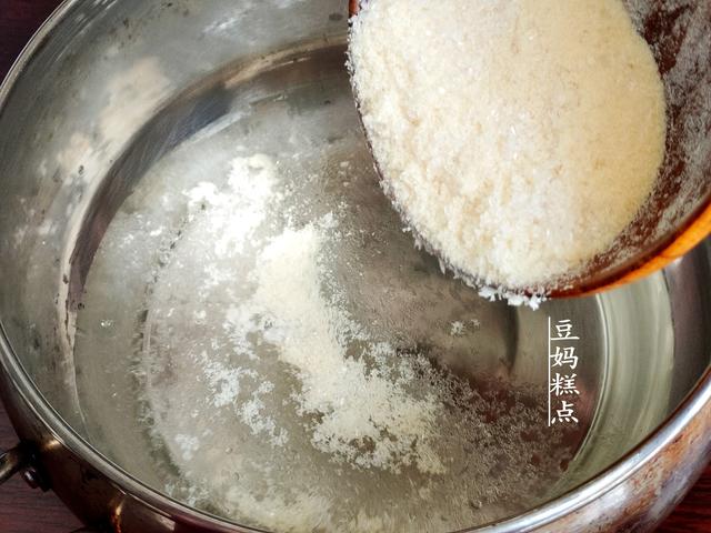 红豆椰汁糕怎么做，椰浆红豆糕最简单做法（常吃皮肤白净不长斑）
