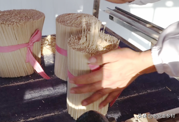 如何制作纯手工挂面，怎样制作手工挂面（实拍三阳手工挂面的制作过程）