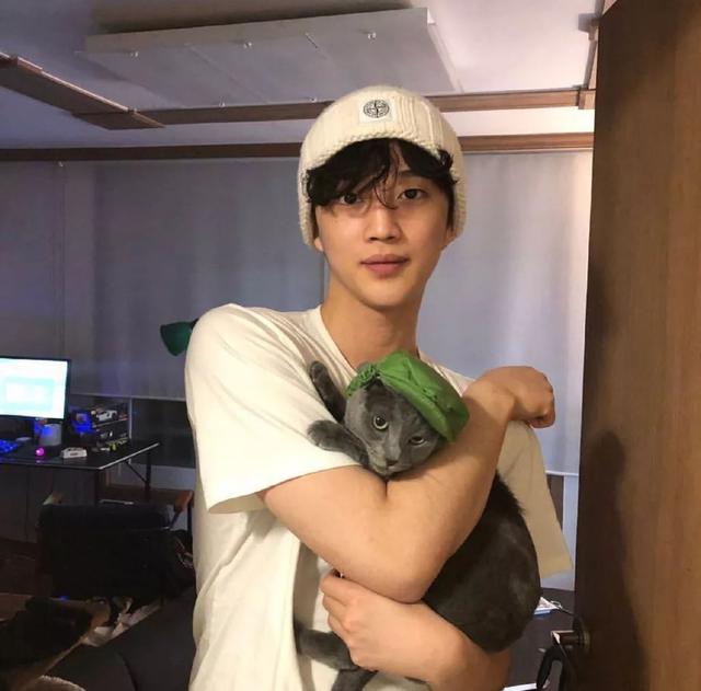 一些女生喜欢的图片，女生都喜欢的图片（女生最喜欢男生用这几种微信头像）