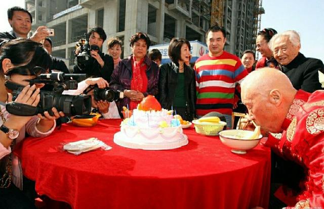 刷锅是什么意思，梦见刷锅有什么寓意（说说做饭和刷锅中的人文情怀和乐趣）