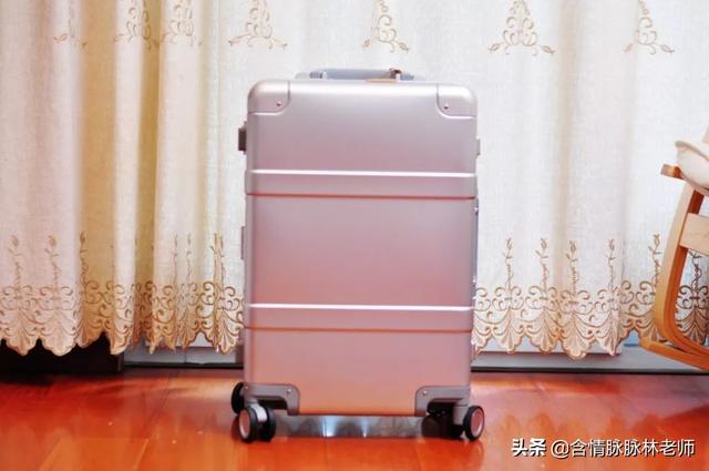 行李箱20寸有多大，行李箱26寸有多大（我们过国货90分金属登机箱使用心得。）