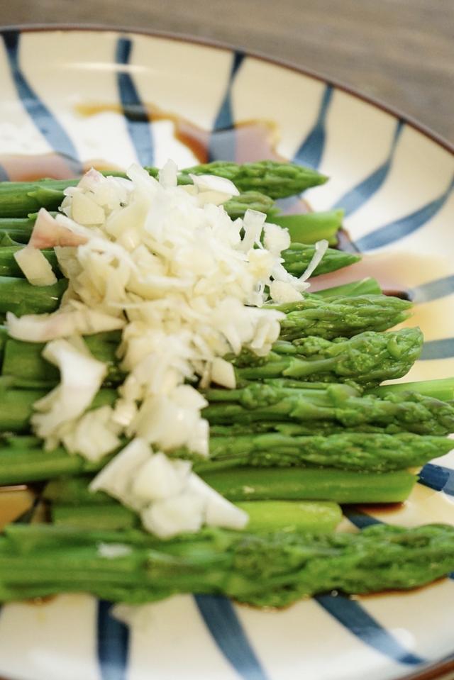 芦笋可以放多久，芦笋放久了能吃吗（西方人餐桌上最不能省的蔬菜芦笋）