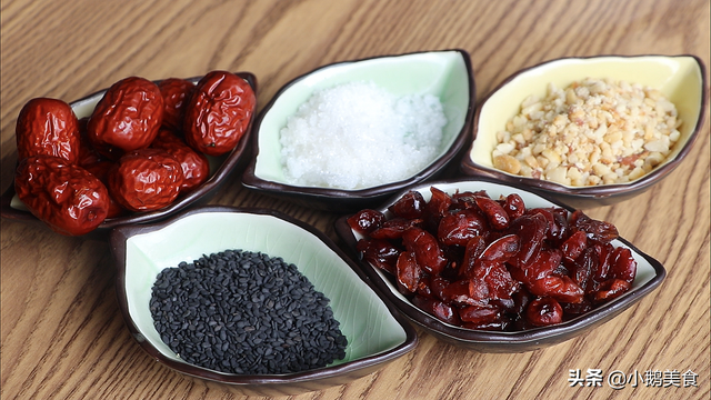 如何简单做蒸米粉，在家做蒸米粉的做法（搅成糊简单一蒸就搞定）