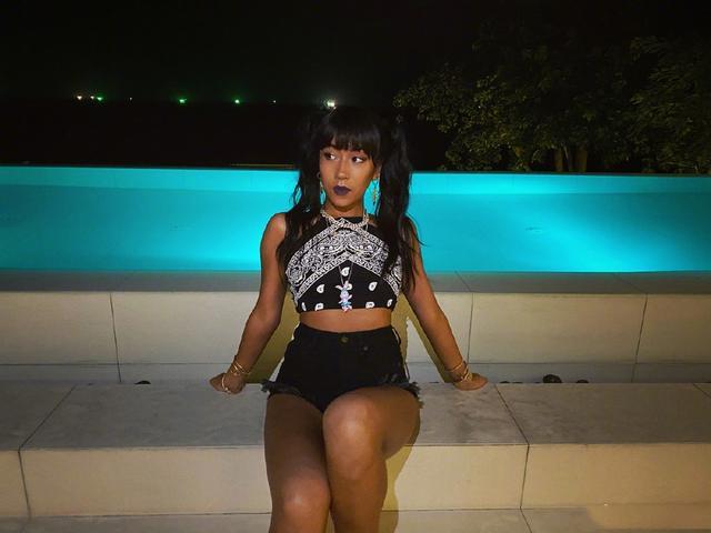 男生能穿女式泳衣开叉吗，跟男朋友泡温泉穿什么衣服好（穿泳装秀尤物身材）