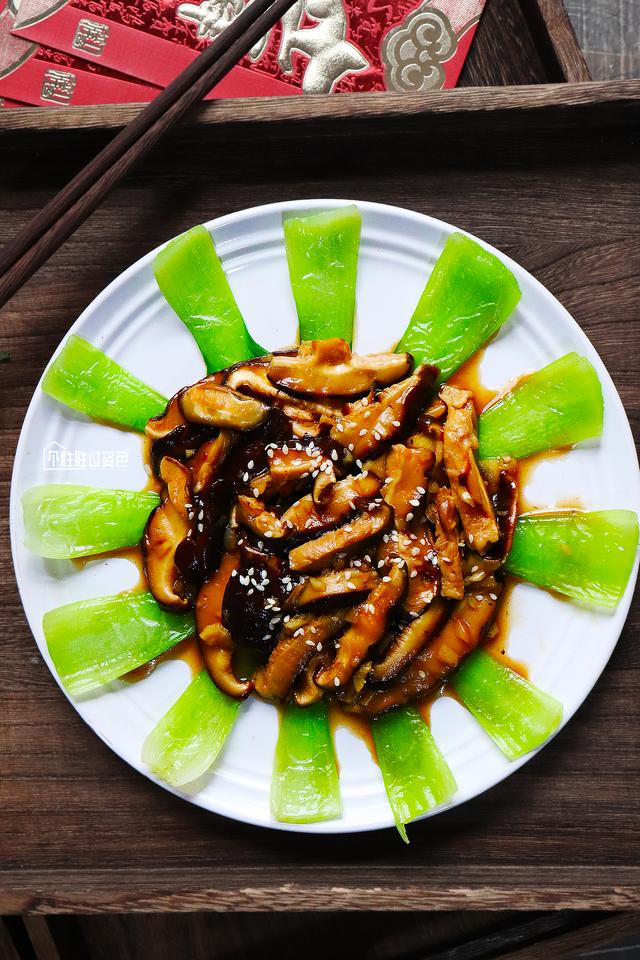 香菇需要焯水吗，新鲜的香菇需要焯水吗（香菇千万不能焯水）