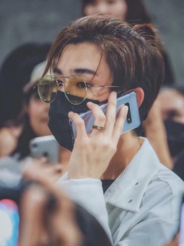 lay是什么意思，lay什么意思（他泰港风少年：黄立贤血统加持）