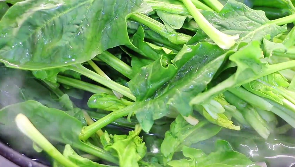 圖片[2]-【涼拌菠菜粉絲】做法步驟圖 簡單幾下 上桌全家搶著吃-起舞食譜網