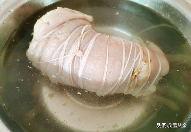 白切猪脚的做法，白切猪蹄的做法（这道广东菜白切猪手）