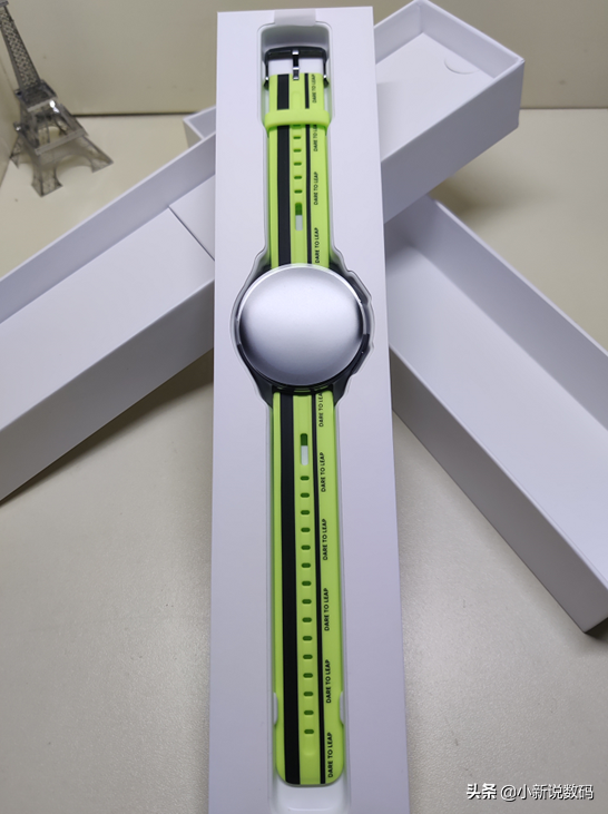 适合年轻人的手表潮牌 ，年轻潮流手表品牌（真我手表T1开箱年轻人的潮牌手表应该怎么做）