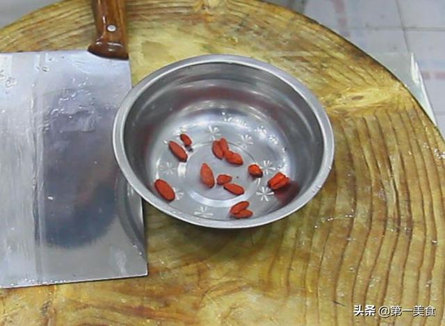 豆苗怎么做好吃，豆苗怎么做才好吃（吃了这么多年的豆苗）