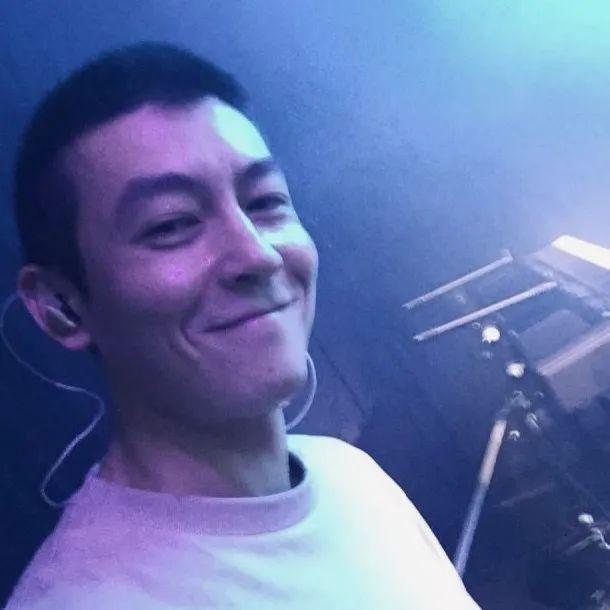 男头。忘掉种过的花，微信头像，男头。忘掉种过的花，重新开始。（“其实我不太懂喜欢）