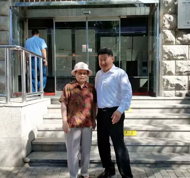 北京崇文小学，北京崇文小学换校长（一小是“坟头儿”的法华寺街小学）