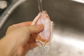 图片[3]-【椒盐鸡翅】做法步骤图 鸡肉更鲜嫩 更入味好吃-起舞食谱网