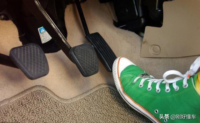 手动挡如何起步，手动挡起步步骤图解（老司机教你手动挡在半坡上怎样正确起步）