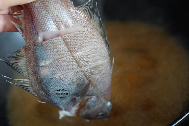 正宗馋嘴鱼的做法，正宗馋嘴鱼的做法和配料（胶东人最爱的红烧鱼做法）