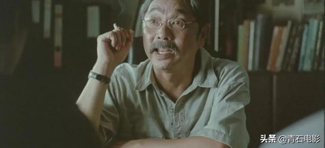 泰国最新恐怖片，最近新出的泰国恐怖片（自拍发现有人骑在他脖子上）