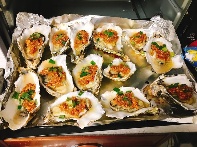 生蚝烤箱烤多久，烤生蚝的蒜蓉料配方（做对了不仅没腥味）