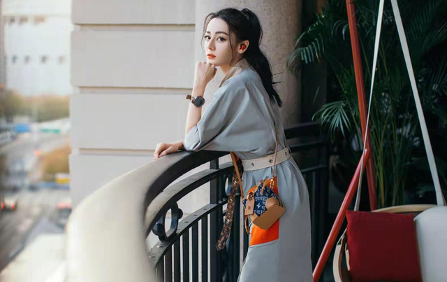 杨洋和肖奈谁漂亮，热巴本色出演大明星超美艳