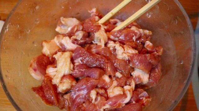腌肉怎么吃腌肉的两个吃法，腌肉怎么吃腌肉的两个吃法视频（吃腌肉美味还下饭）