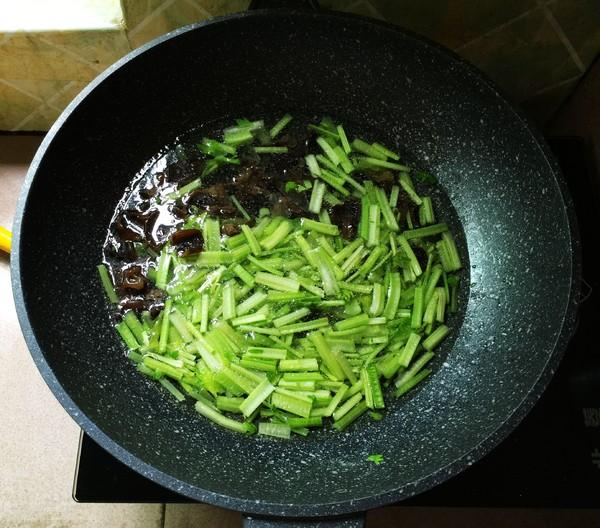 芹菜怎么保存时间长还新鲜，芹菜怎么长期保存（吃一次相当于给肠道做大扫除）