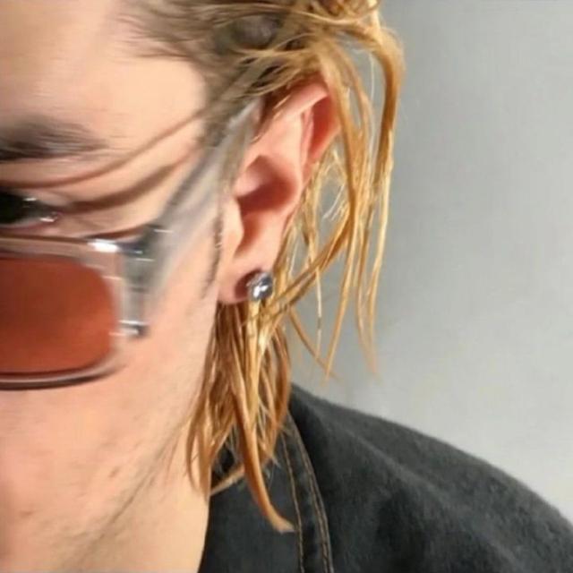 雨总太帅了吧，微信头像，雨总太帅了吧（因为它带来天空的味道）