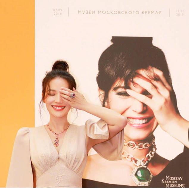 方脸怎样化妆让脸变得像瓜子脸，方形脸怎么化妆变瓜子脸（让你轻松打造高级感）