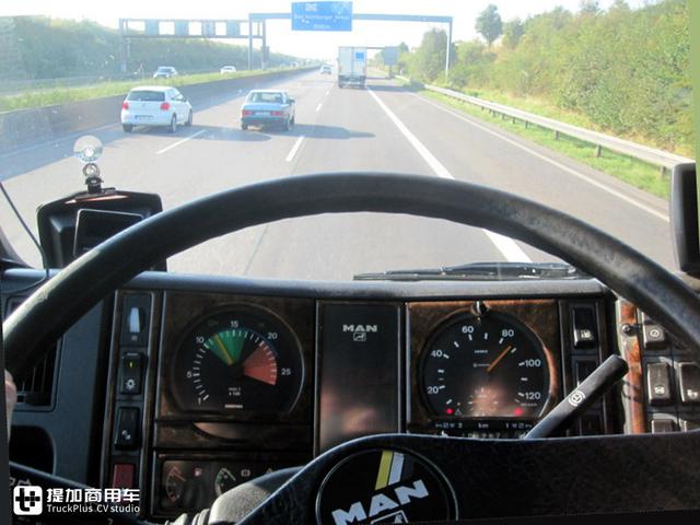 f2000突击步枪，fnf2000突击步枪（配V10发动机的曼恩F2000卡车）