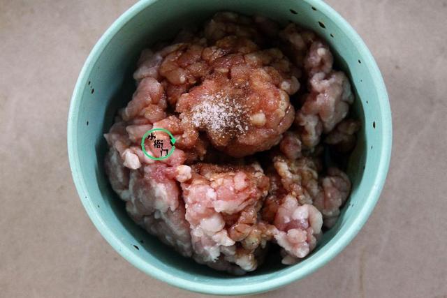 老南瓜炒肉如何做好吃，老南瓜炒肉如何做好吃又简单（南瓜最好吃的不是果实是这个部位）