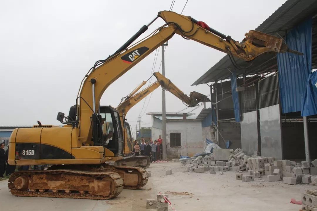 违法强拆怎么举报（违法建筑只能被强制拆除吗）