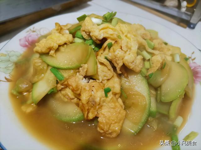 西葫芦炒鸡蛋怎么做好吃，怎样做美味的黄瓜西葫芦炒鸡蛋（西葫芦炒鸡蛋、简单好吃的一道家常菜）