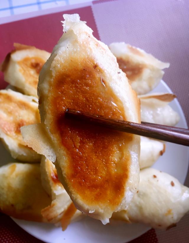 生煎包和水煎包的区别，生煎包和水煎包的区别有哪些（“生煎包”和“水煎包”有何区别）