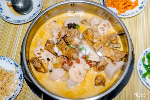 腊排骨火锅的做法，腊排骨火锅的做法 家常（这家在振兴路腌了20年的腊排骨火锅）