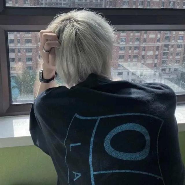 airpods电量怎么看，ins成熟帅气真人魅力男生头像 远渡人间惊鸿宴微信（分享：帅气超A·男生头像）