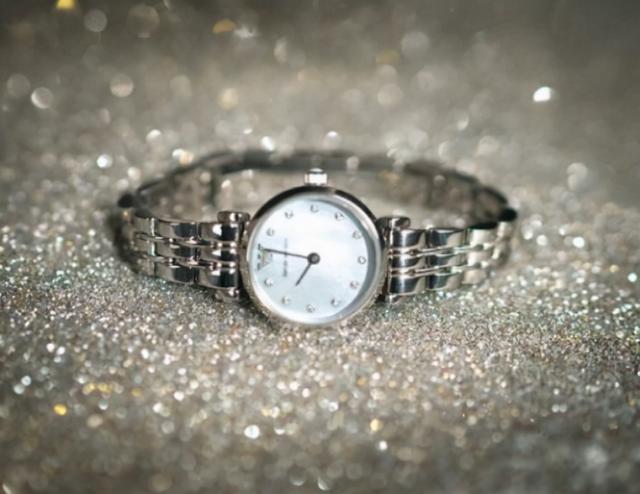 女朋友过生日送什么礼物好，女朋友生日送什么东西好（女朋友过生日送什么礼物好学生党）